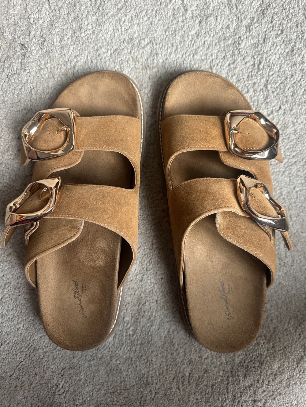 Universal thread sandals with gold buckle